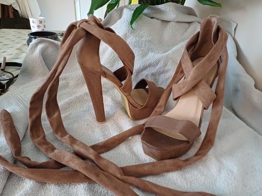 Buy & Sell Brandesburton East Riding of Yorkshire - Photos for Wrap around platform heel light tan