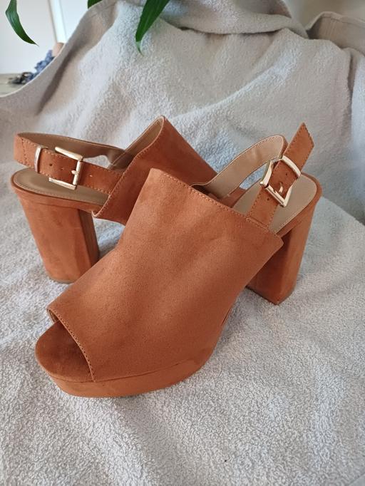 Buy & Sell Brandesburton East Riding of Yorkshire - Photos for Tan suade block sandal heel