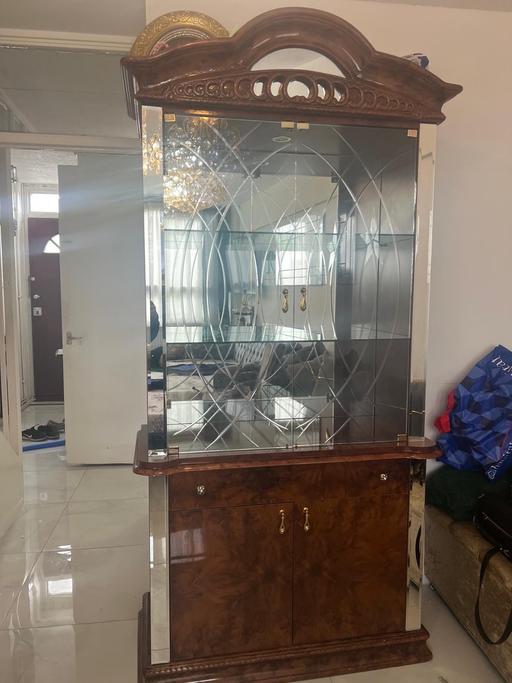 Buy & Sell East London Cambridge Heath - East London - Photos for Italian gloss showcase