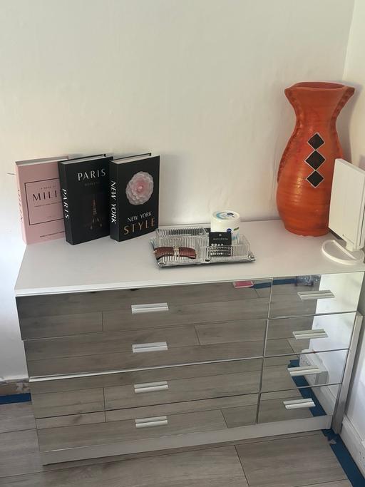 Buy & Sell North London Hoxton - North London - Photos for Chester draws