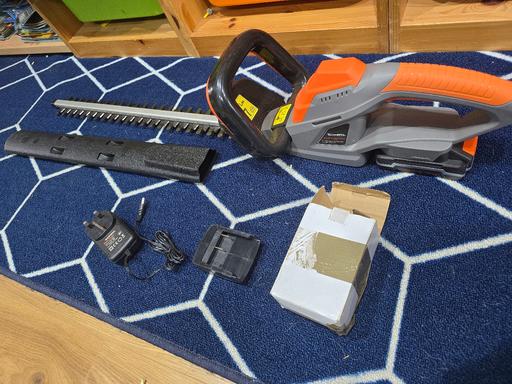 Buy & Sell Lincolnshire North Lincolnshire - Photos for Brand new cordless hedge trimmer/ cutter 510m