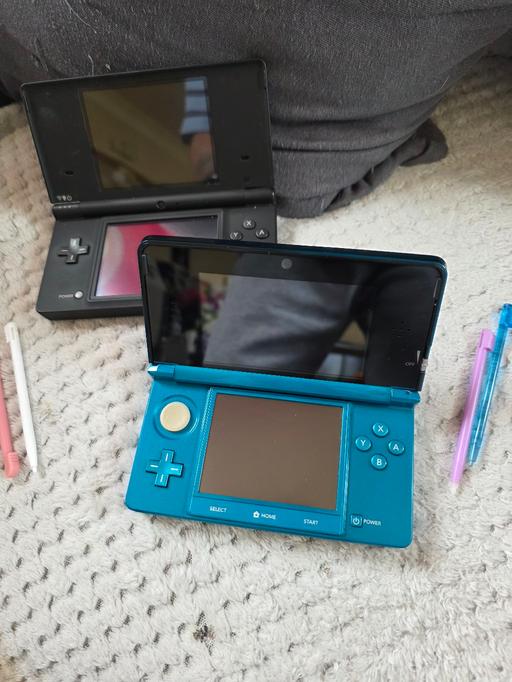 Buy & Sell Lincolnshire East Lindsey - Photos for NINTENDO 3DS +DSI 47+CAR CHARGER + 4 SYTLIS