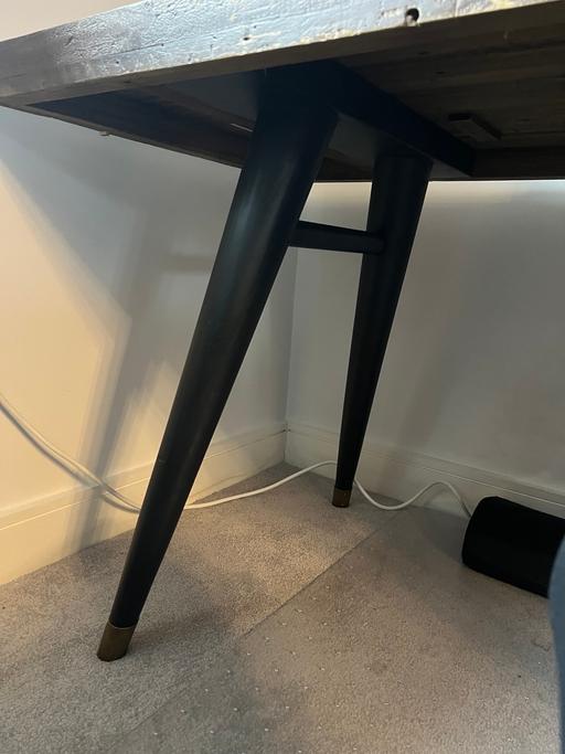 Buy & Sell Surrey Elmbridge - Photos for Wooden desk