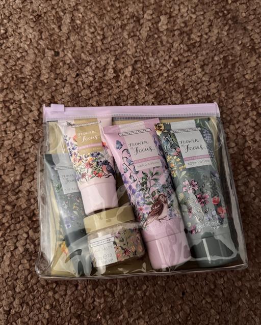 Buy & Sell Buckinghamshire High Wycombe - HP13 - Photos for Flower of focus Top to Toe kit