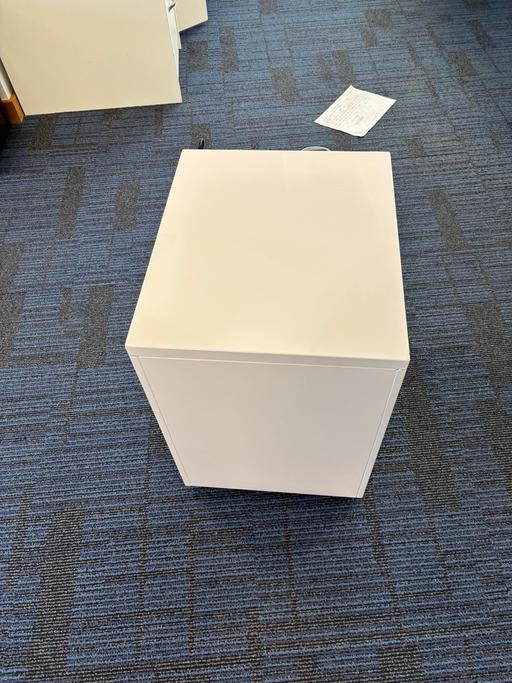 Buy & Sell West Yorkshire Leeds - Photos for White metal pedestal