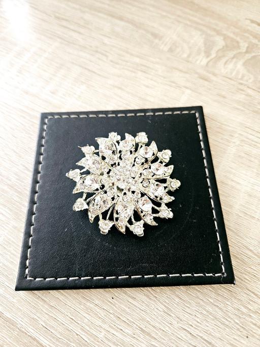 Buy & Sell South Yorkshire Doncaster - Photos for Large diamante brooch.