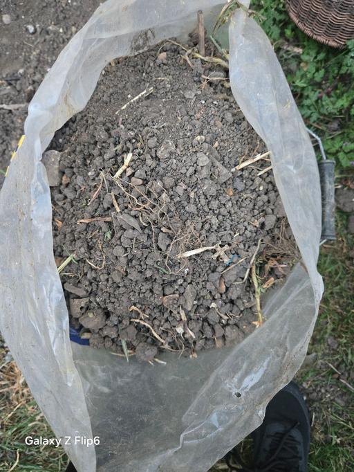 Buy & Sell North London Tottenham - North London - Photos for Bags of mud from garden