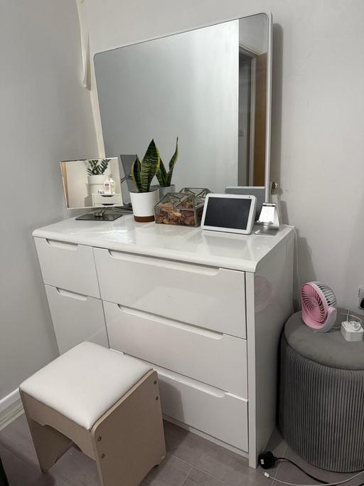 Buy & Sell East London Limehouse - East London - Photos for High gloss dressing table