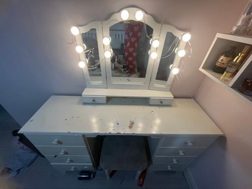 Buy & Sell Reading Shinfield - Reading - Photos for Vanity Desk with Hollywood Lights