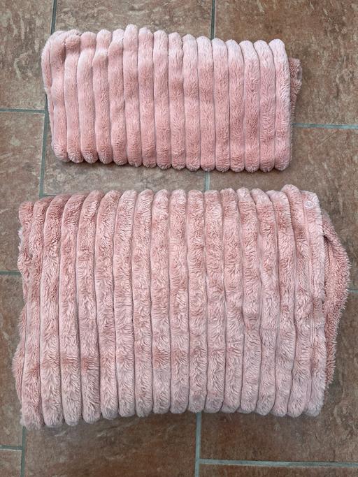 Buy & Sell West Midlands Dudley - Photos for Fluffy bedding