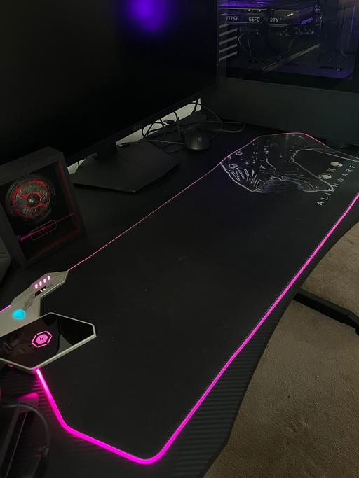 Buy & Sell Hertfordshire East Hertfordshire - Photos for ALIENWARE Mouse Pad for Wireless Charging