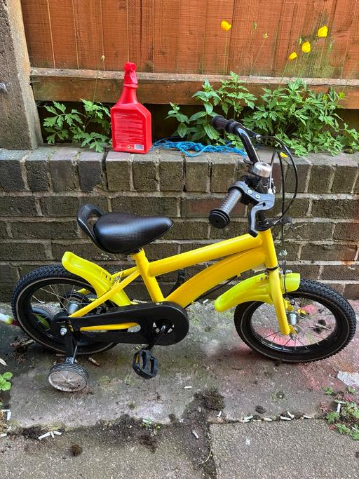 Buy & Sell Worcestershire Bromsgrove - Photos for 14” kids bike with stabilisers