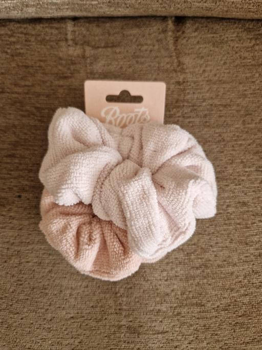 Buy & Sell Kent Thanet - Photos for bn 2pk Boots scrunchies