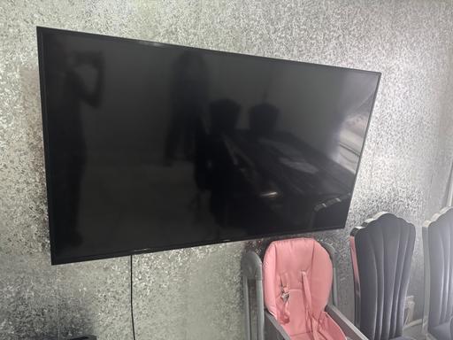 Buy & Sell East London Waltham Forest - Photos for Samsung 4K 60inch smart tv with bracket
