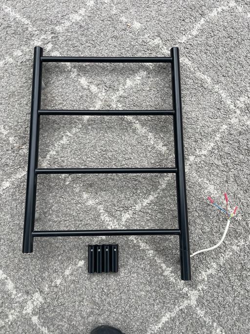 Buy & Sell East London Redbridge - Photos for 700mm X 525mm Matt Black Electric Towel Rail