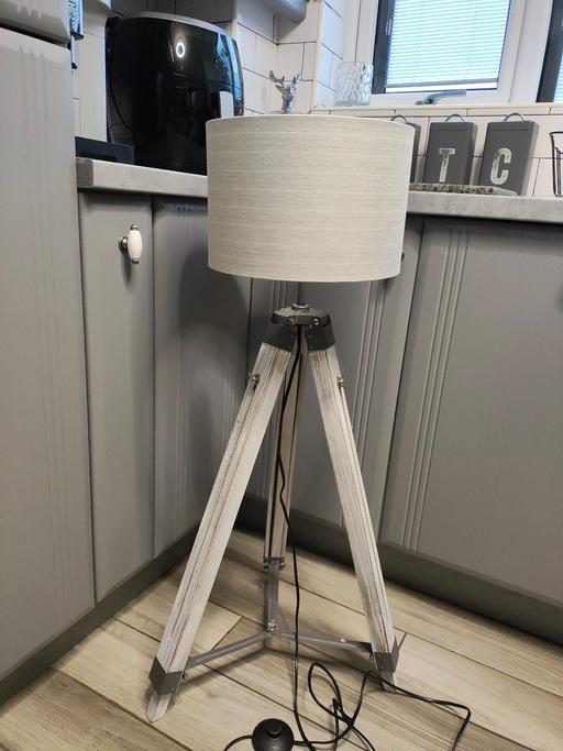 Buy & Sell South Yorkshire Sheffield - Photos for Grey tri-pod floor lamp