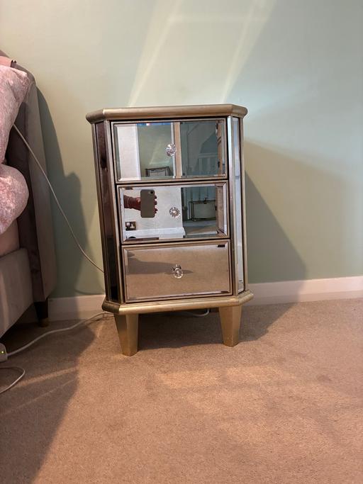 Buy & Sell South West London Wimbledon - South West London - Photos for Stunning mirrored bedside table