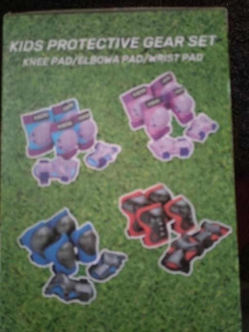 Buy & Sell Oldbury Sandwell - Photos for 6 Safety Pads for Kids Knee Elbow Wrist. Adju