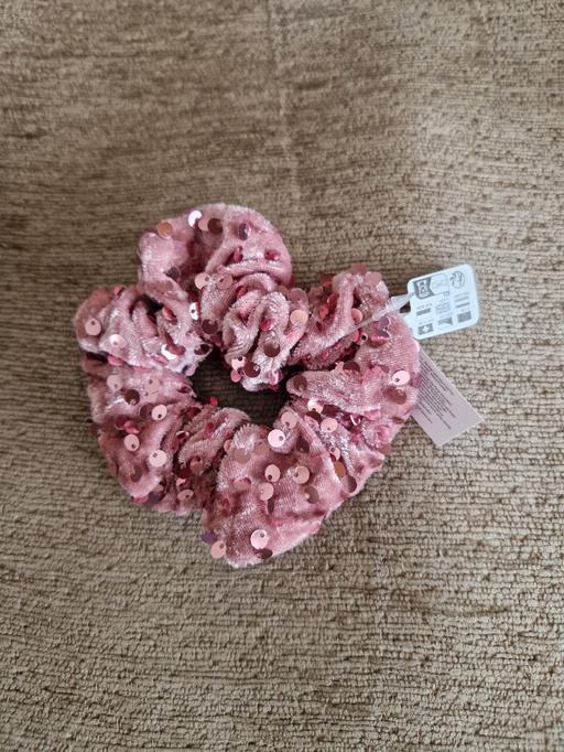 Buy & Sell Kent Thanet - Photos for bn sequin scrunchie