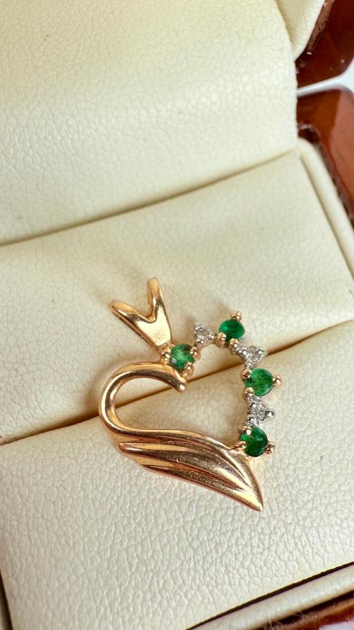 Buy & Sell Harrow on the Hill North West London - Photos for Emerald and Diamond 9ct Heart Shape Pendant