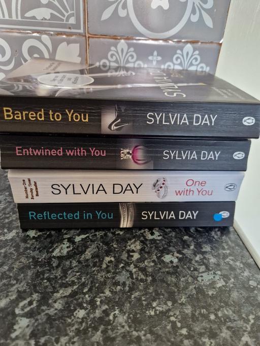 Buy & Sell Leicestershire Leicester - Photos for Sylvia day books x4