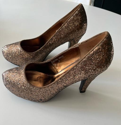 Buy & Sell Riddlesdown South East London - Photos for Bronze sequin court high heel shoes 4 Faith