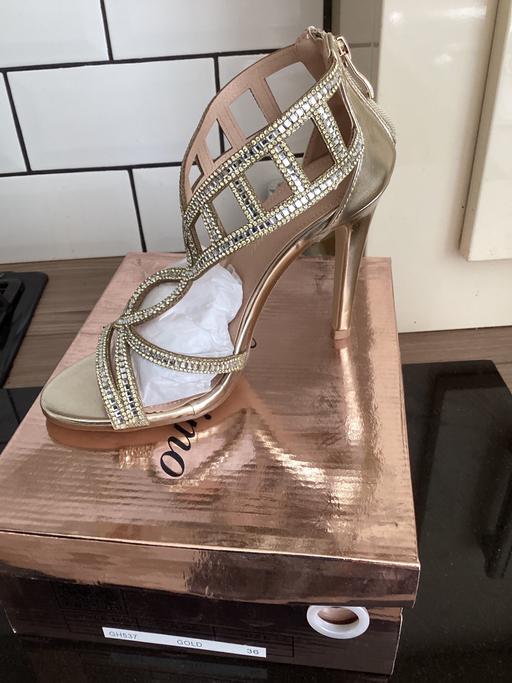 Buy & Sell Knowsley Industrial Park Knowsley - Photos for New in box lovely gold shoes size 3