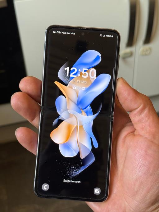 Buy & Sell East London Maryland - East London - Photos for Samsung Galaxy Z Flip 4