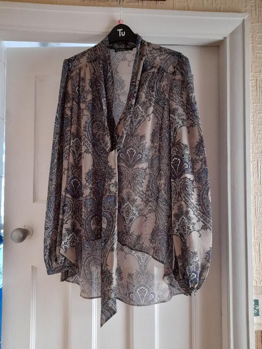 Buy & Sell Staining Blackpool - Photos for Ladies blouse Size 14