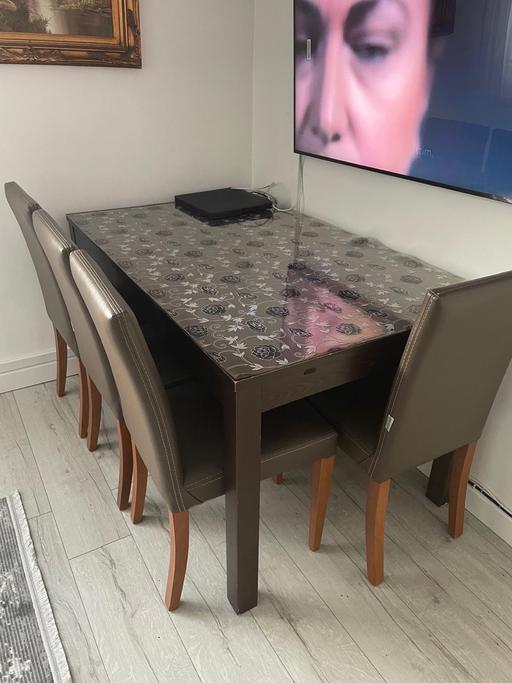 Buy & Sell North London Shacklewell - North London - Photos for Dining Table and 4 chairs