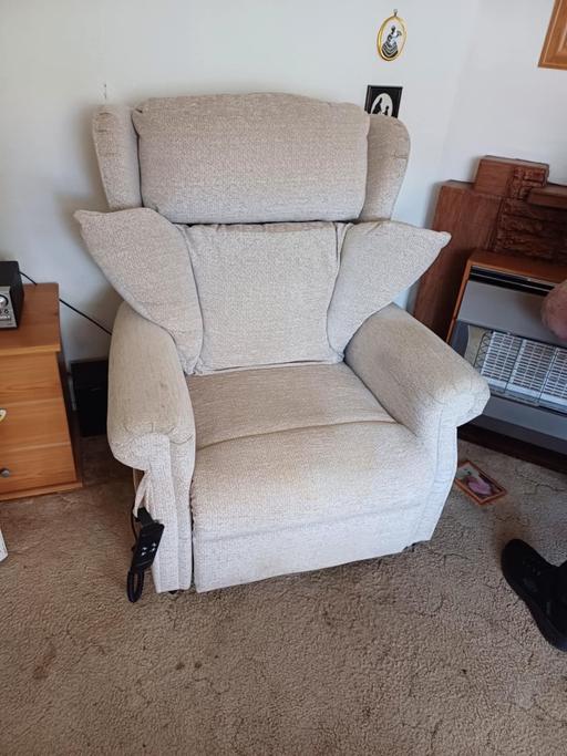 Buy & Sell West Midlands Birmingham - Photos for RISER/RECLINER CHAIR