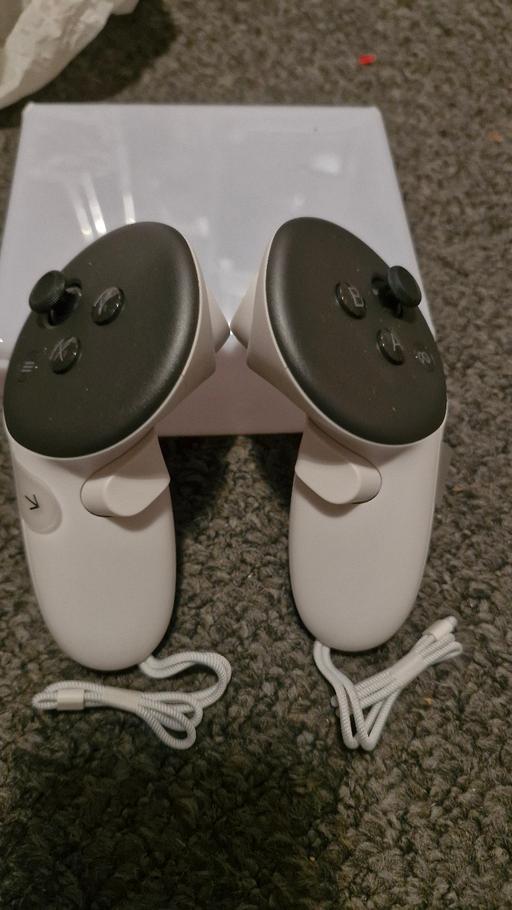 Buy & Sell Halton Runcorn - Halton - Photos for 2 x metaquest controllers, left and right new