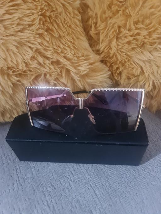 Buy & Sell Central London Barbican - Central London - Photos for Gold sunglasses