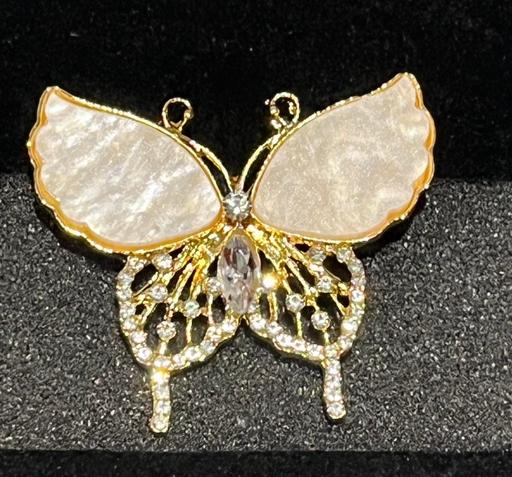 Buy & Sell Crossways Business Park Dartford - Photos for Vintage White and Gold tone Butterfly Brooch