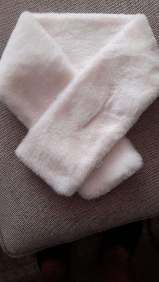Buy & Sell West Midlands Birmingham - Photos for white fluffy scarf shawl
