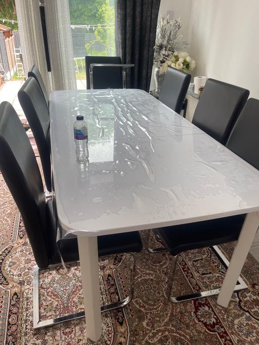 Buy & Sell Bedfordshire Luton - Photos for Dining table and chairs