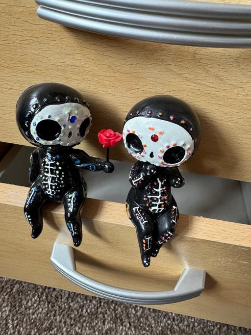 Buy & Sell South East London New Eltham - South East London - Photos for Two small sitting skull ornaments