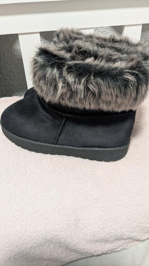 Buy & Sell Princes End Sandwell - Photos for Fur Boots 5