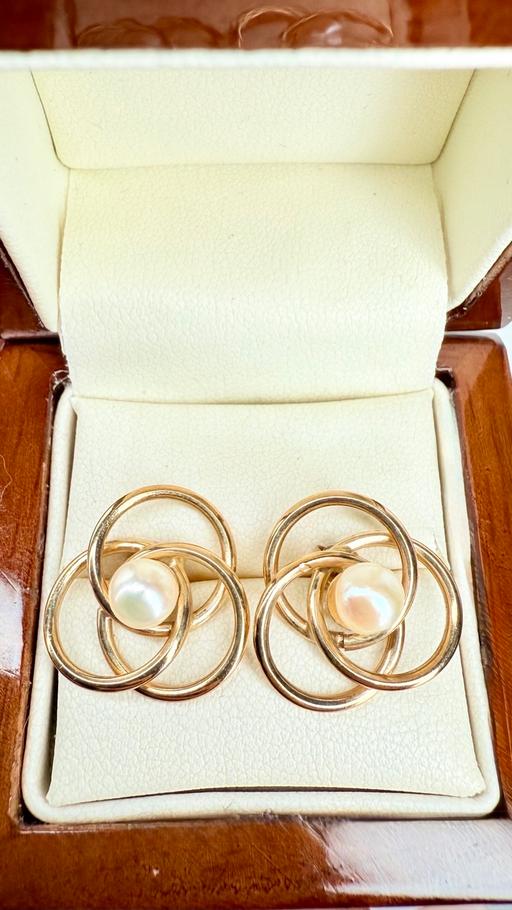 Buy & Sell Harrow on the Hill North West London - Photos for Stunning 9ct Gold & Pearl Multi-Hoop Earrings
