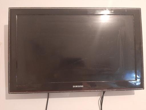 Buy & Sell East London Millwall - East London - Photos for FLAT Screen Smart TV 31 inch