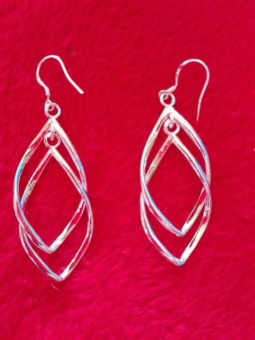 Buy & Sell Shropshire Telford and Wrekin - Photos for NEW DANGLY EARRINGS
