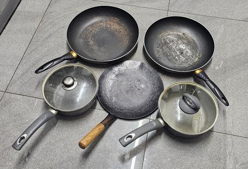 Buy & Sell East London Bromley - East London - Photos for Bundle of frying pans/saucepans