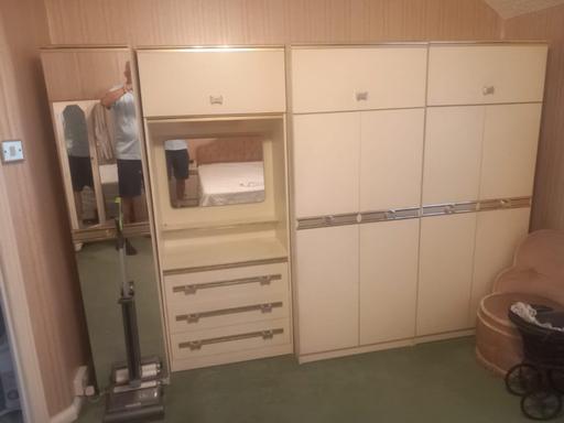 Buy & Sell West Midlands Birmingham - Photos for WARDROBE & TWO CHESTS OF DRAWERS