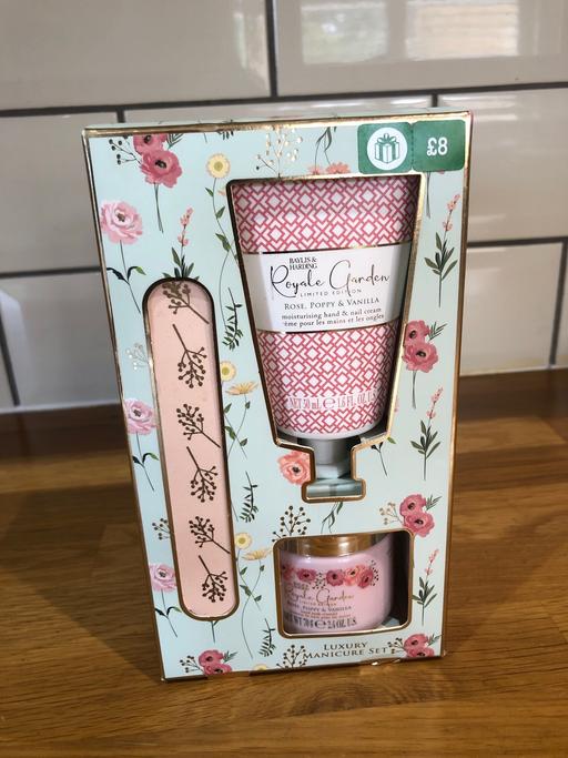 Buy & Sell Hertfordshire Broxbourne - Photos for LUXURY MANICURE SET
