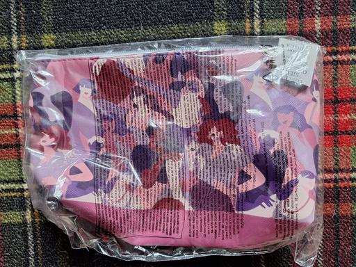 Buy & Sell Ettingshall Park Wolverhampton - Photos for New Avon Make Up Bag
