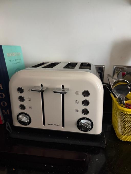 Buy & Sell North London Stoke Newington - North London - Photos for Morphy Richards 4-Slice Toaster – Cream