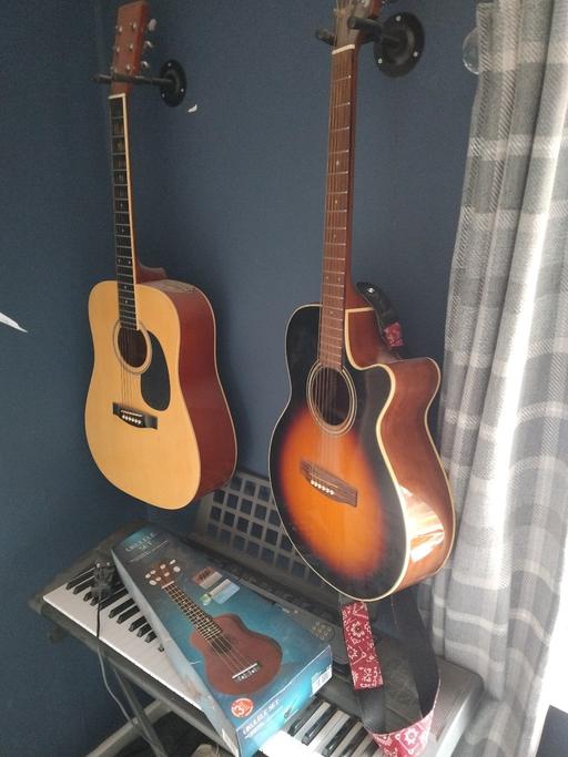 Buy & Sell Leicestershire Blaby - Photos for 2 x Guitar 1 x keyboard 1 x ukulele