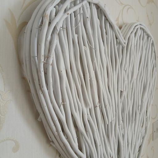 Buy & Sell West Midlands Dudley - Photos for EXTRA LARGE WHITE RUSTIC WICKER WALL HEART