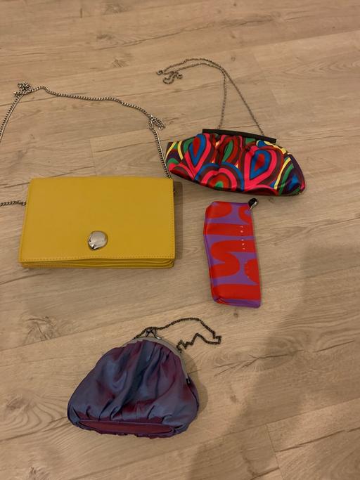 Buy & Sell Wapping East London - Photos for 2bags and 2 make up bags. Good