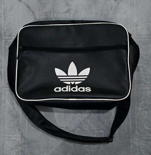 Buy & Sell Commercial Road East London - Photos for Adidas Airliner bag
